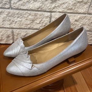 Seychelles size 8 silver flats